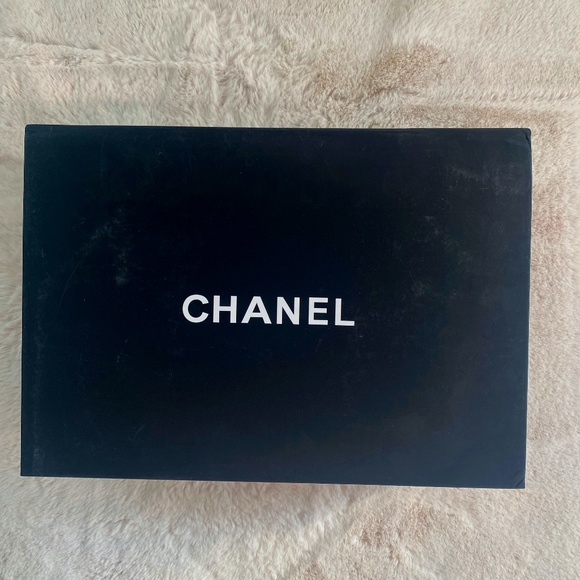 Chanel Box - Picture 1 of 3
